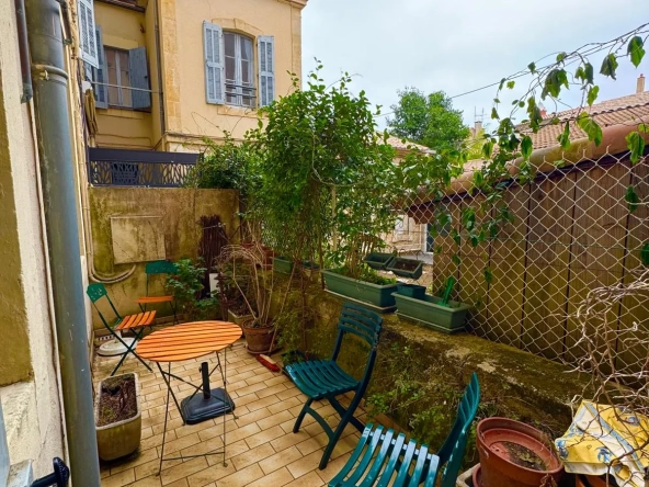 Appartement 4 pièces à Nîmes avec terrasse et fort potentiel - Prix 140 000 €