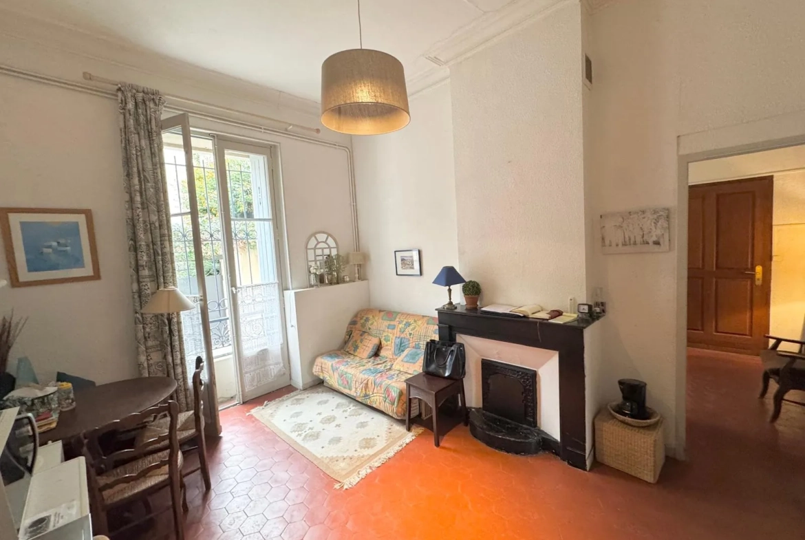 Appartement 4 pièces à Nîmes avec terrasse et fort potentiel - Prix 140 000 € 