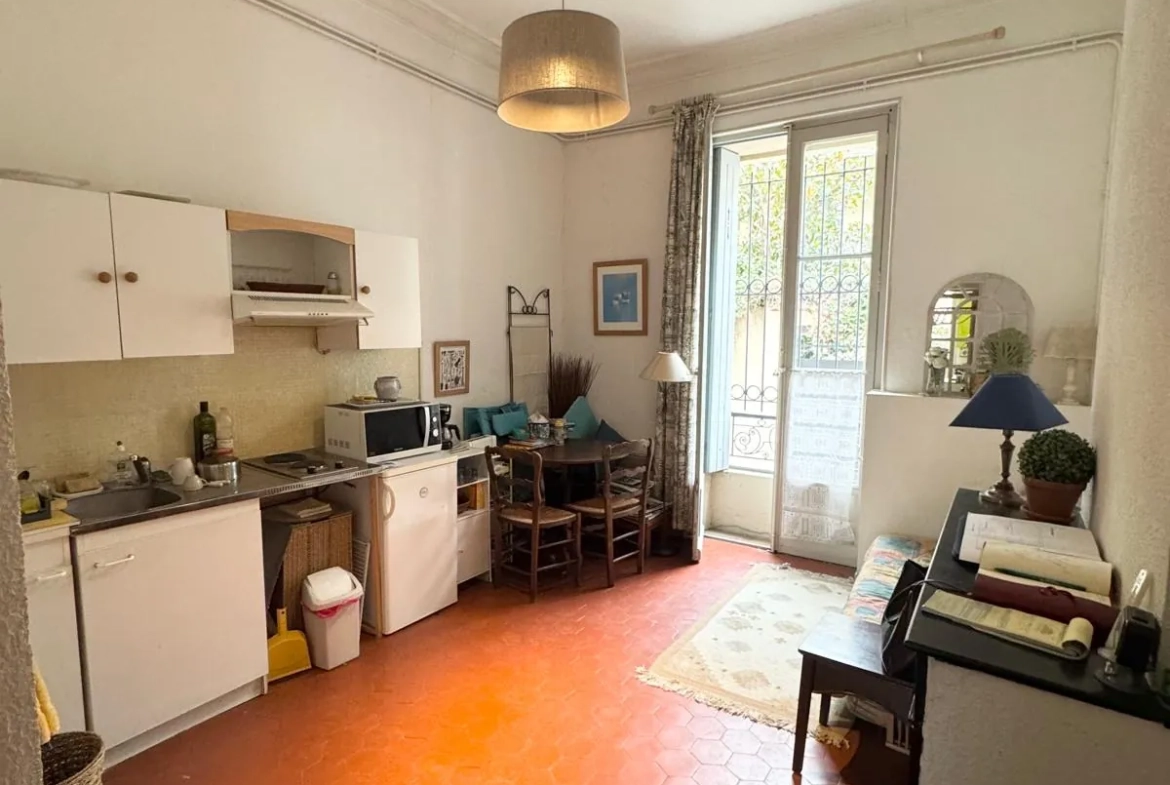 Appartement 4 pièces à Nîmes avec terrasse et fort potentiel - Prix 140 000 € 