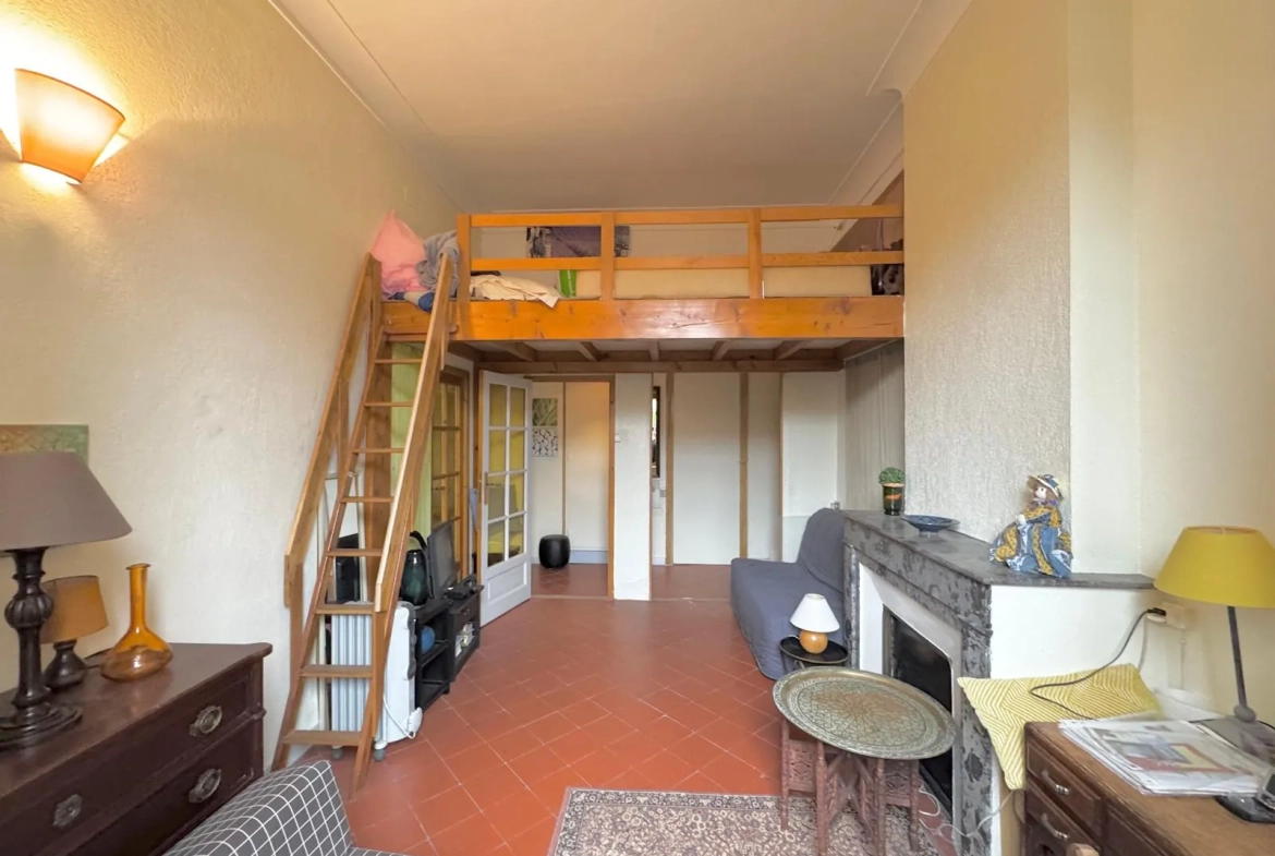 Appartement 4 pièces à Nîmes avec terrasse et fort potentiel - Prix 140 000 € 