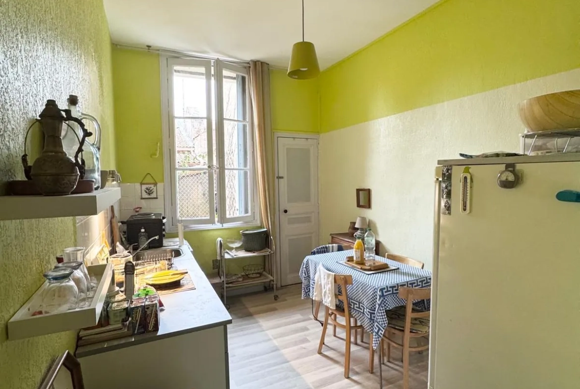 Appartement 4 pièces à Nîmes avec terrasse et fort potentiel - Prix 140 000 € 