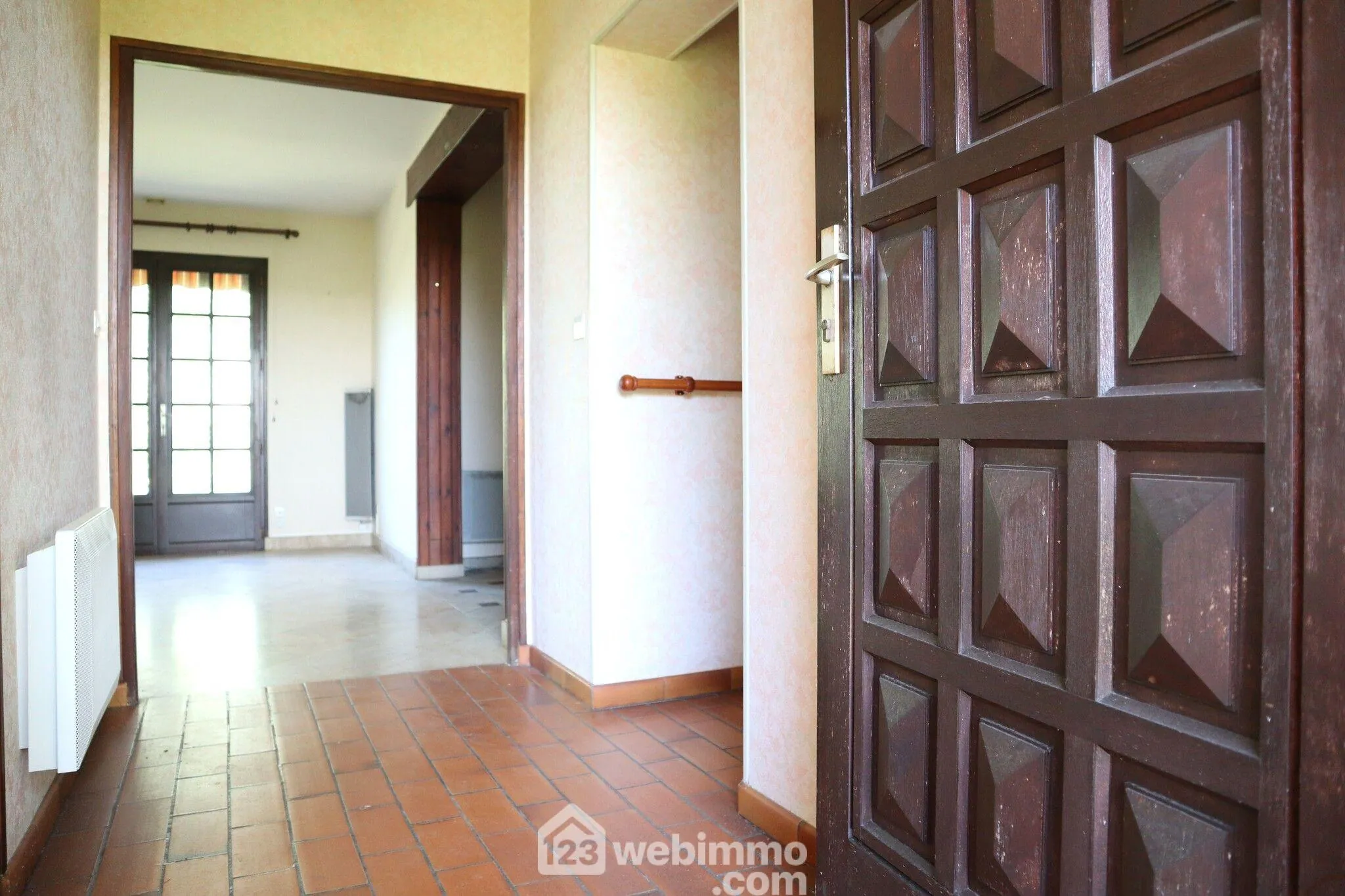 Maison de 94 m² avec 3 chambres à Bonnes, terrain de 2000 m², garage et sous-sol complet 