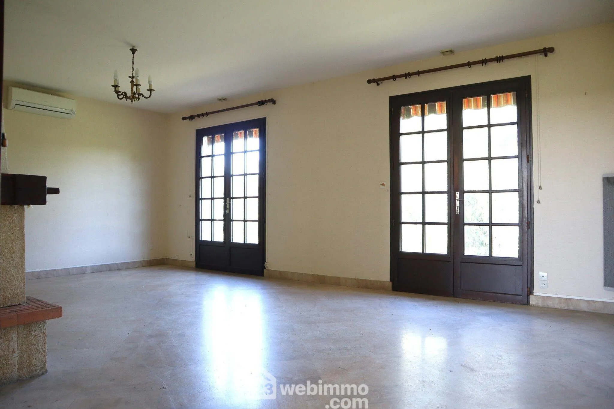 Maison de 94 m² avec 3 chambres à Bonnes, terrain de 2000 m², garage et sous-sol complet 
