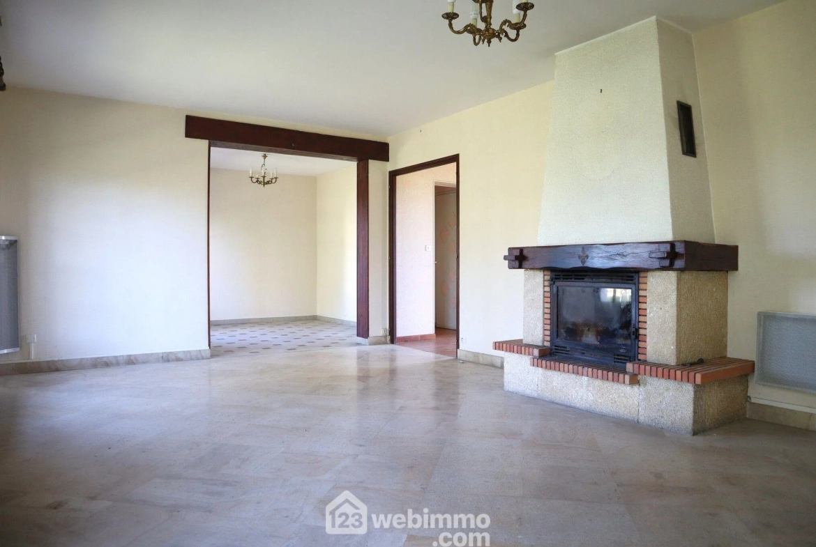 Maison de 94 m² avec 3 chambres à Bonnes, terrain de 2000 m², garage et sous-sol complet 