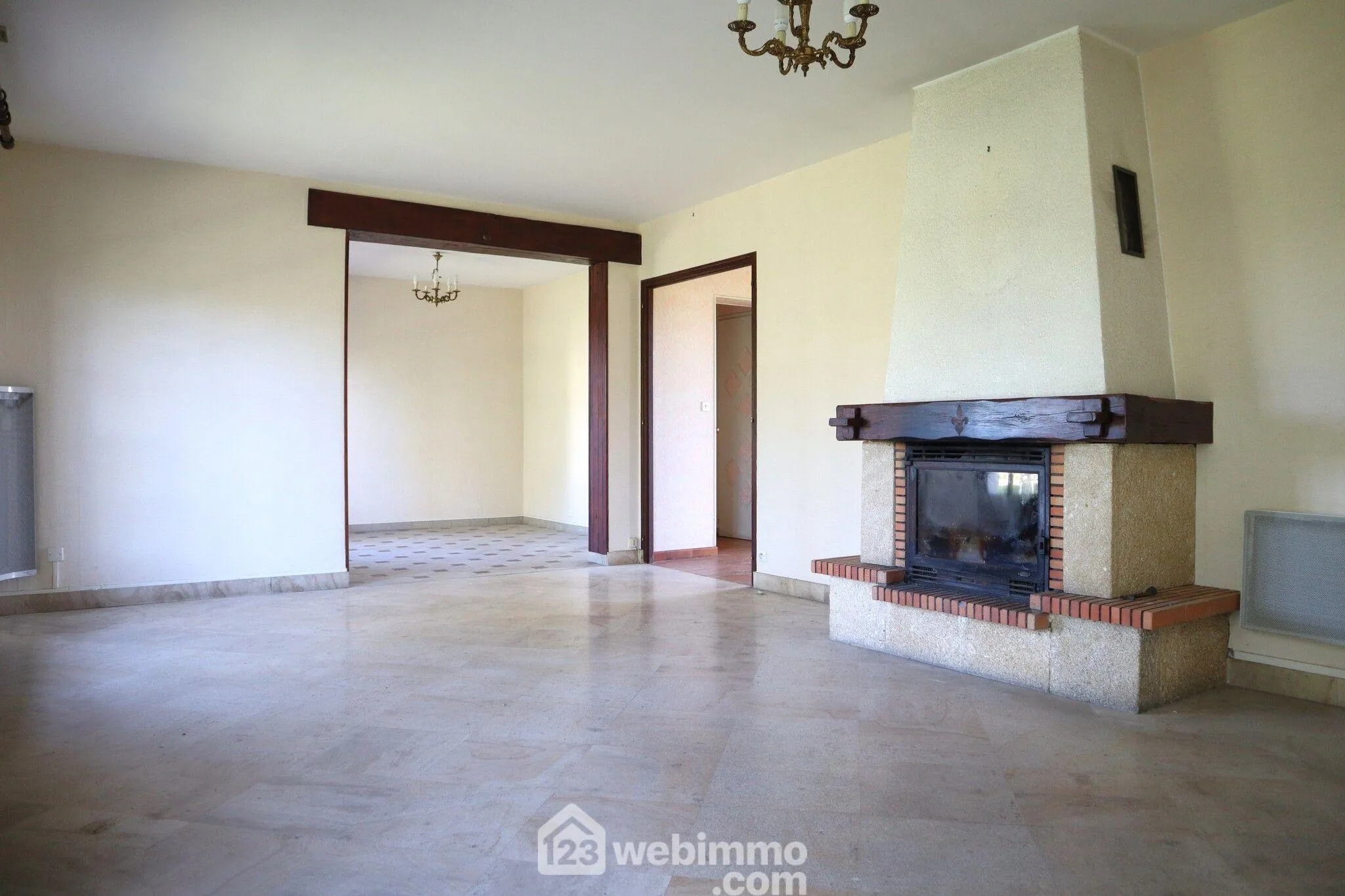 Maison de 94 m² avec 3 chambres à Bonnes, terrain de 2000 m², garage et sous-sol complet 