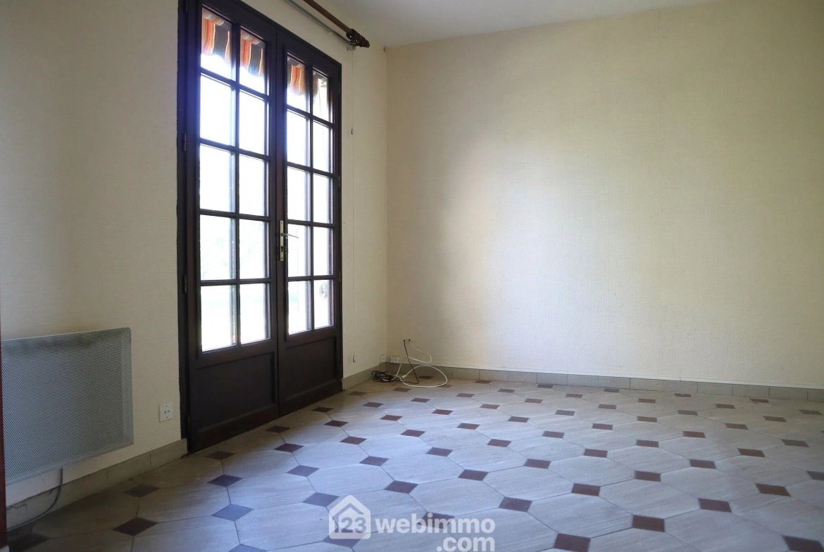 Maison de 94 m² avec 3 chambres à Bonnes, terrain de 2000 m², garage et sous-sol complet 