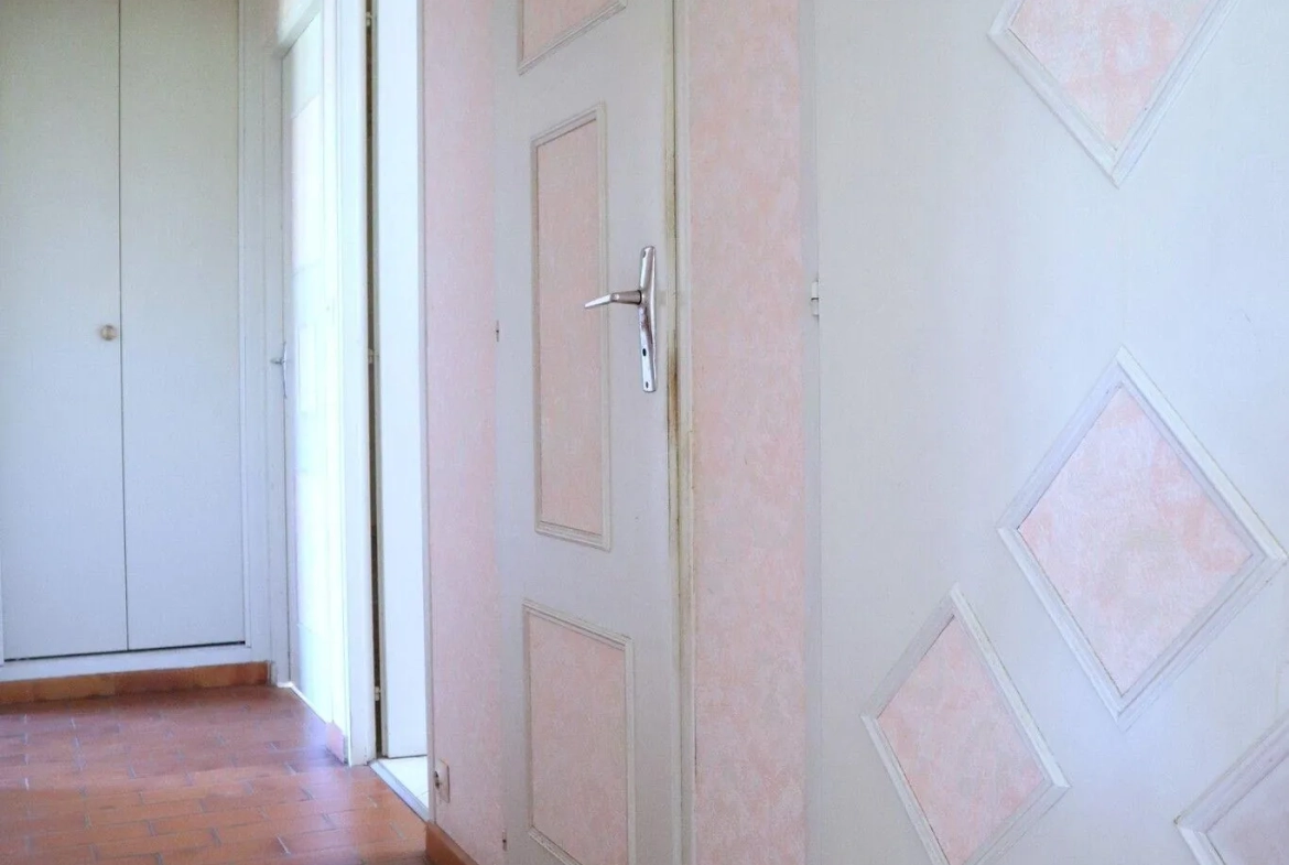 Maison de 94 m² avec 3 chambres à Bonnes, terrain de 2000 m², garage et sous-sol complet 