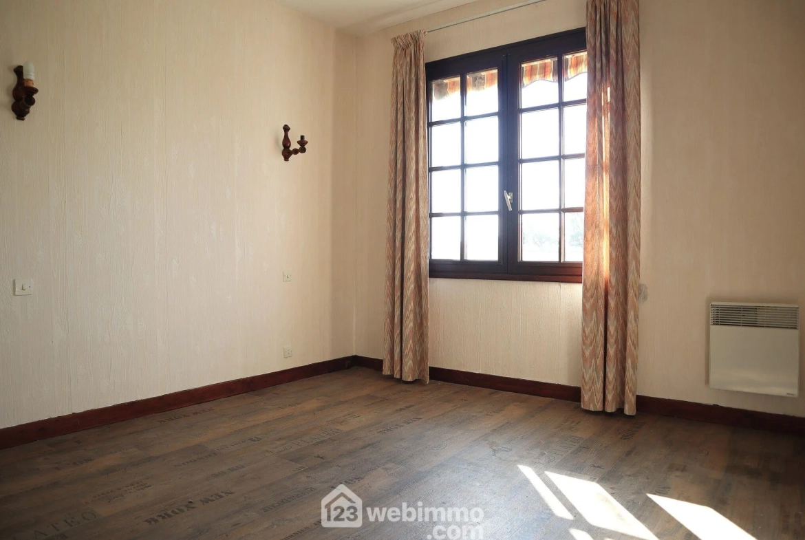 Maison de 94 m² avec 3 chambres à Bonnes, terrain de 2000 m², garage et sous-sol complet 