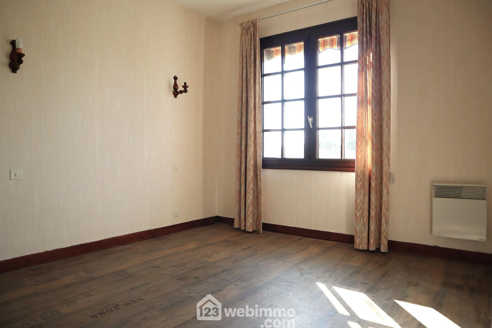 Maison de 94 m² avec 3 chambres à Bonnes, terrain de 2000 m², garage et sous-sol complet 