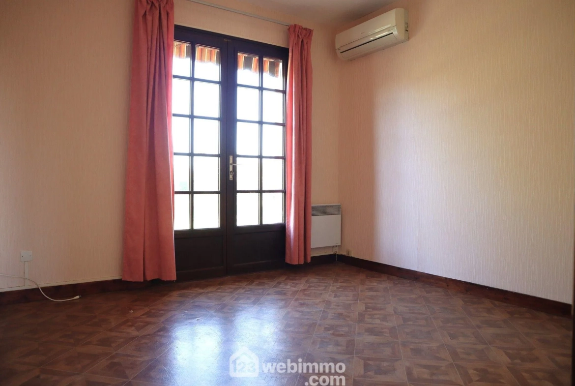 Maison de 94 m² avec 3 chambres à Bonnes, terrain de 2000 m², garage et sous-sol complet 