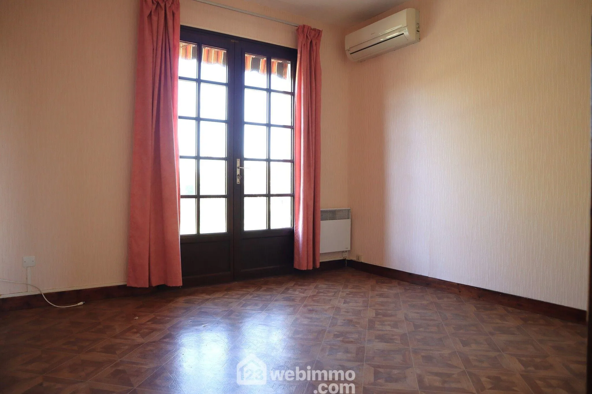 Maison de 94 m² avec 3 chambres à Bonnes, terrain de 2000 m², garage et sous-sol complet 