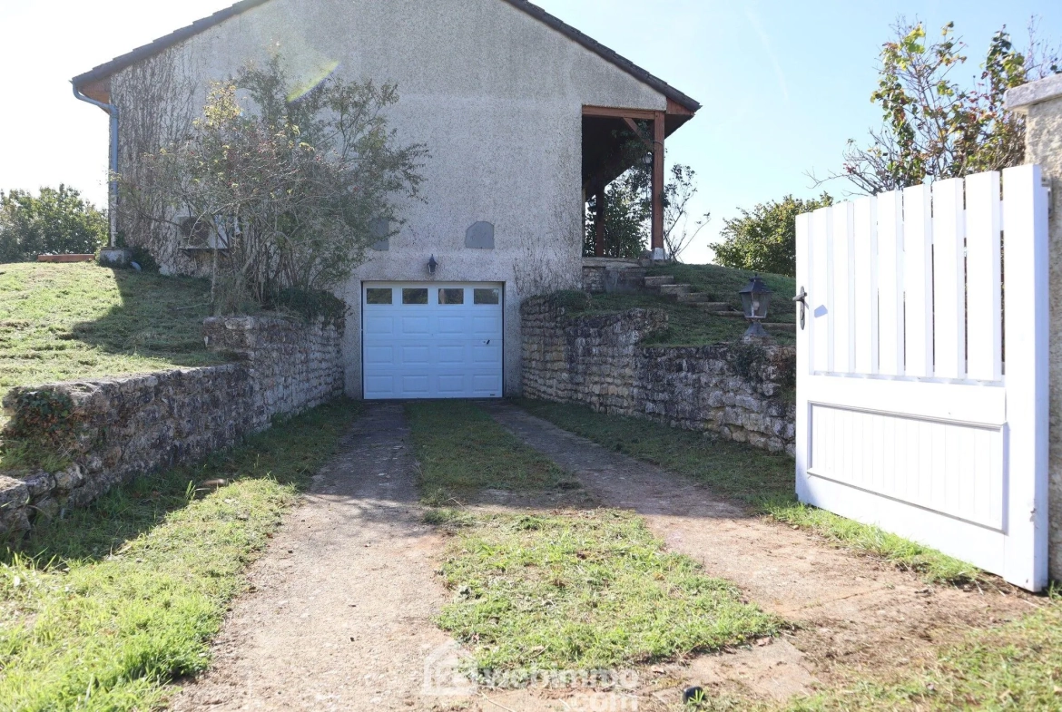 Maison de 94 m² avec 3 chambres à Bonnes, terrain de 2000 m², garage et sous-sol complet 