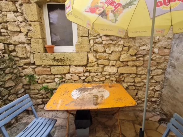 Charmante maison en pierre avec garage et terrasse à Roquemaure