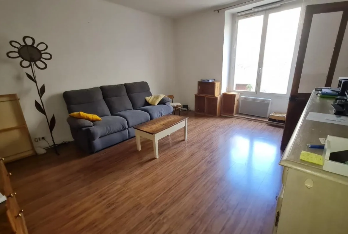 Charmante maison en pierre avec garage et terrasse à Roquemaure 