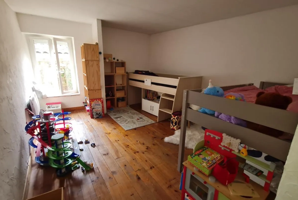 Charmante maison en pierre avec garage et terrasse à Roquemaure 