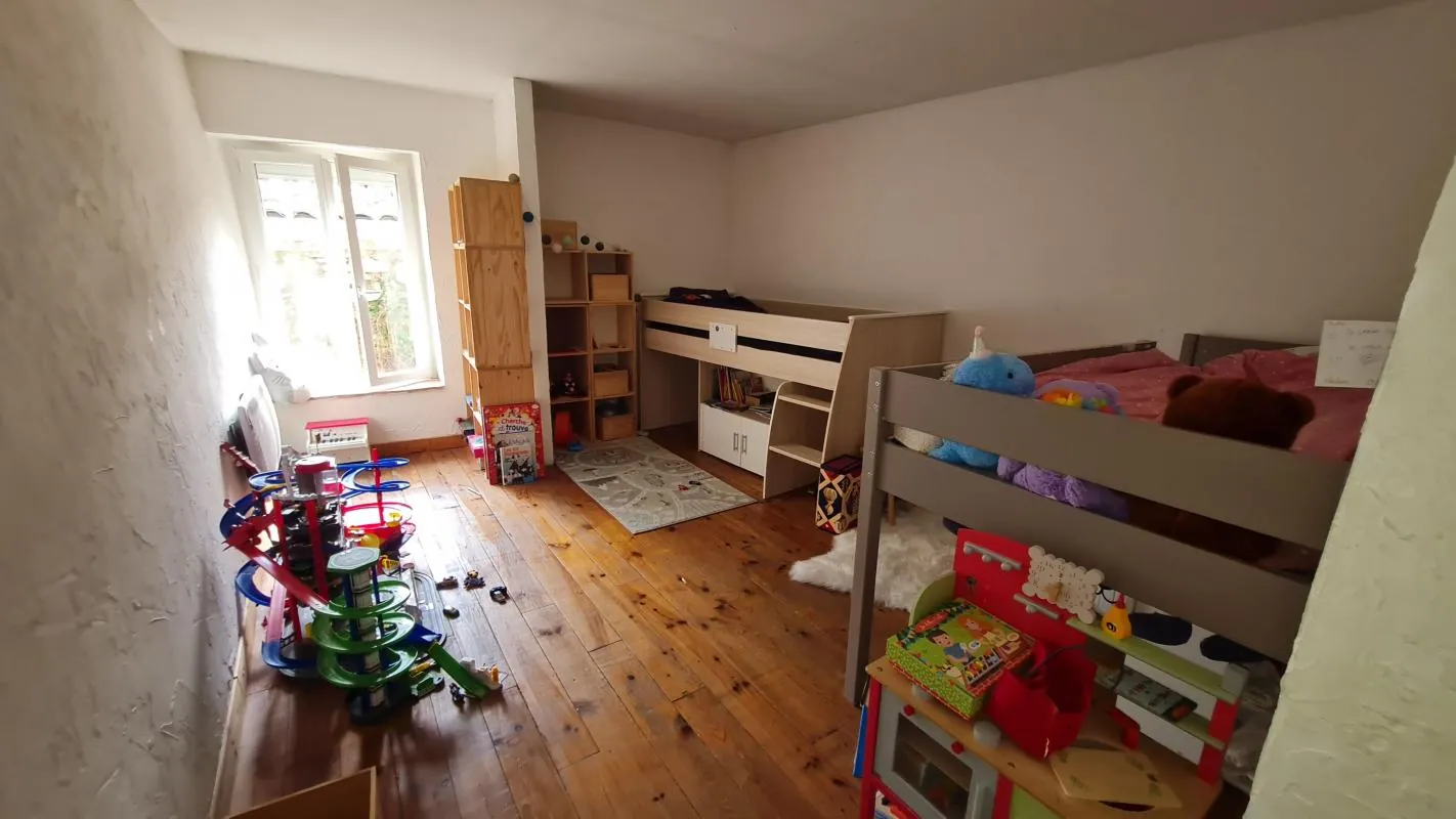 Charmante maison en pierre avec garage et terrasse à Roquemaure 