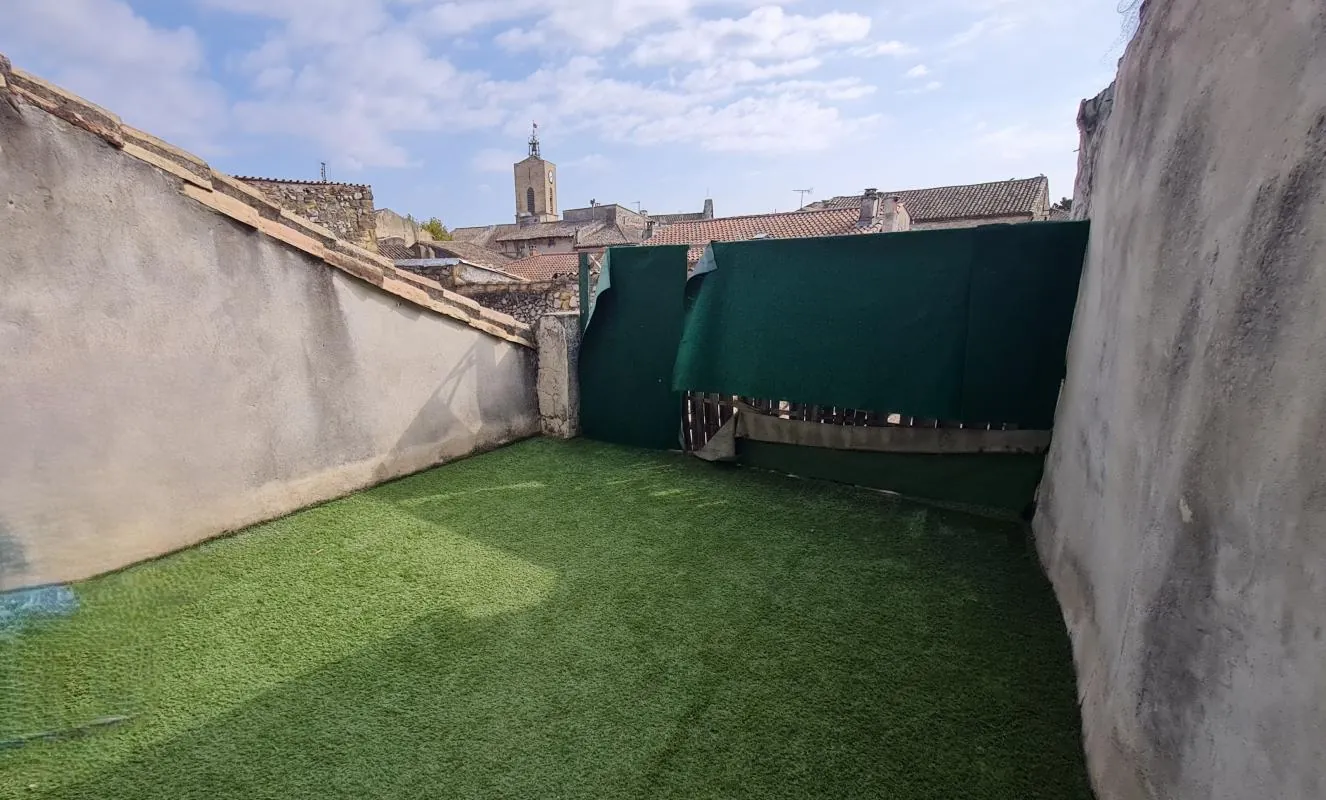 Charmante maison en pierre avec garage et terrasse à Roquemaure 