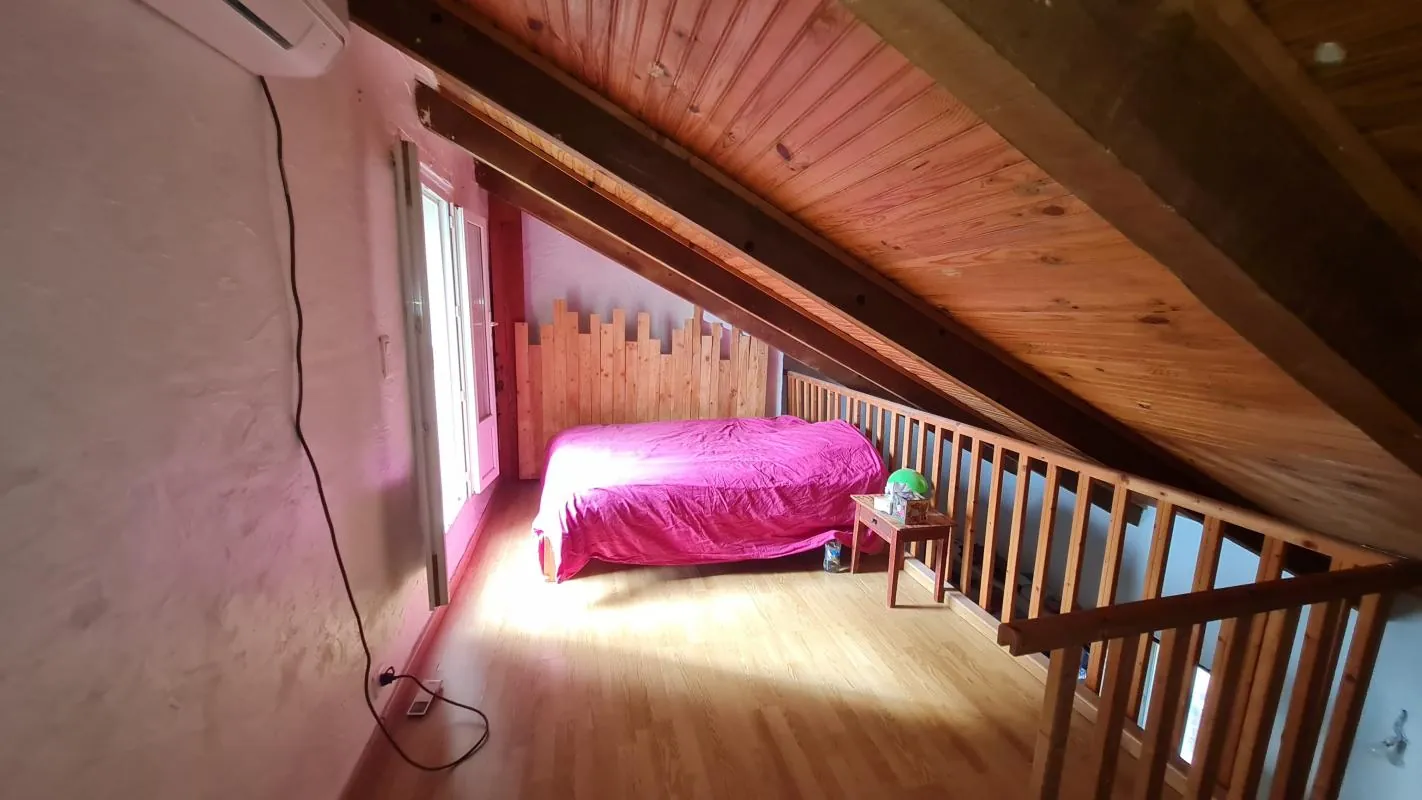 Charmante maison en pierre avec garage et terrasse à Roquemaure 