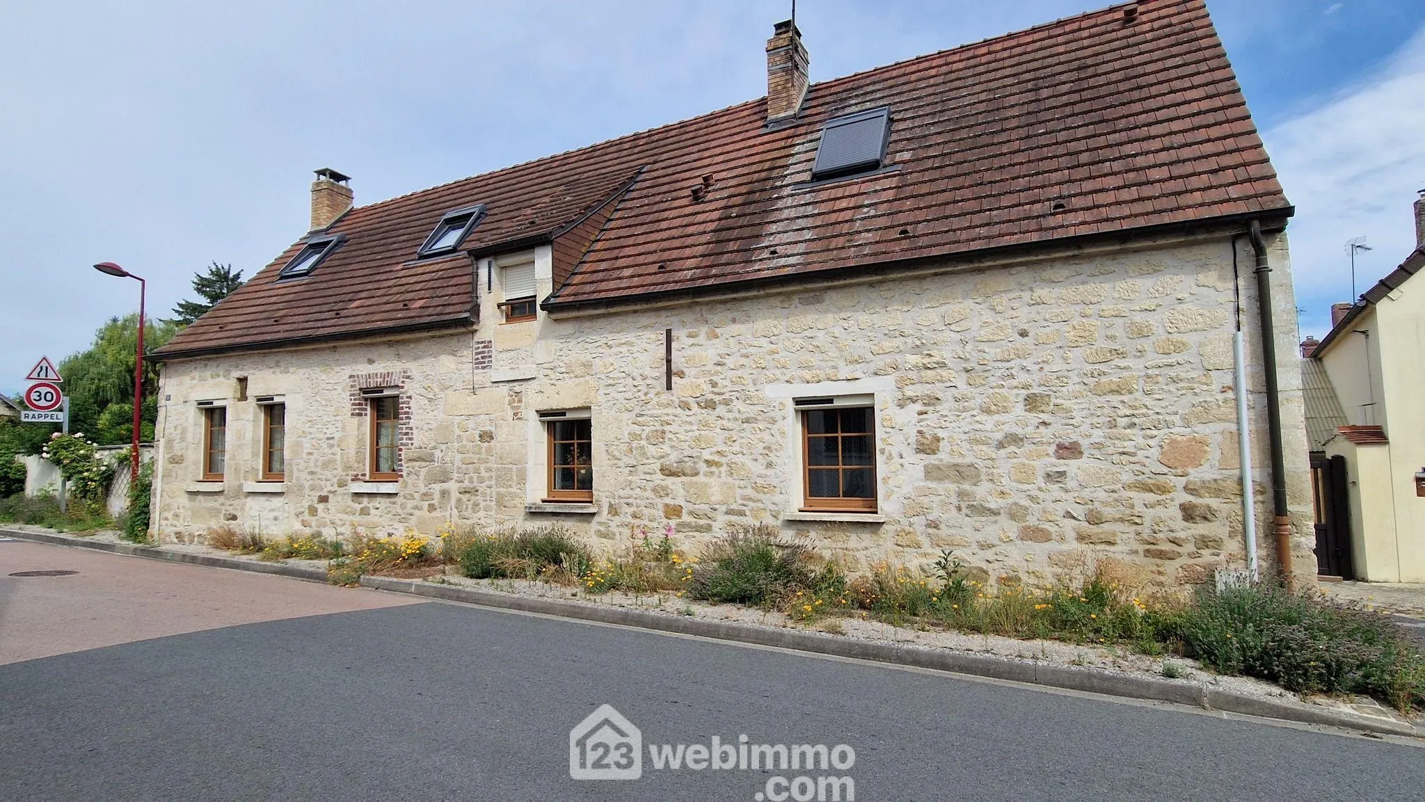 Charmante maison en pierre de 140 m² à Veslud, prête à emménager 