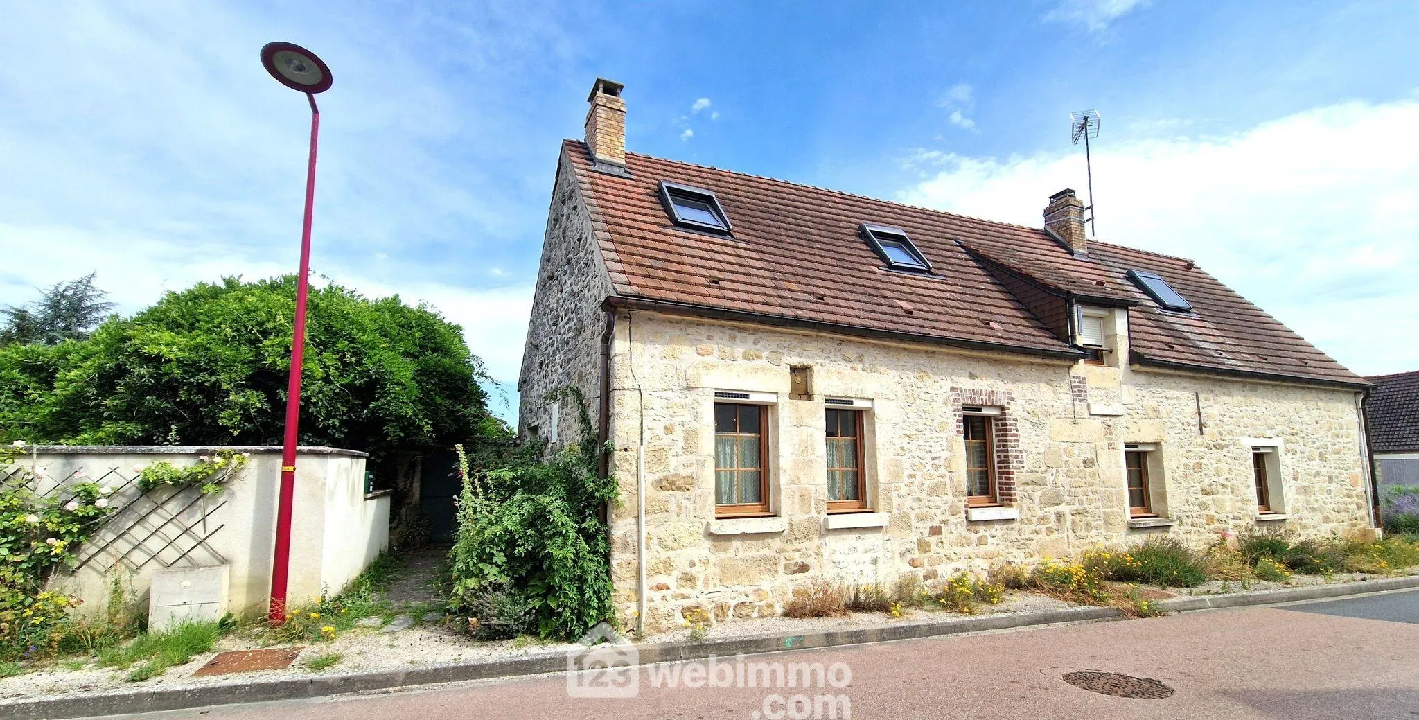 Charmante maison en pierre de 140 m² à Veslud, prête à emménager 
