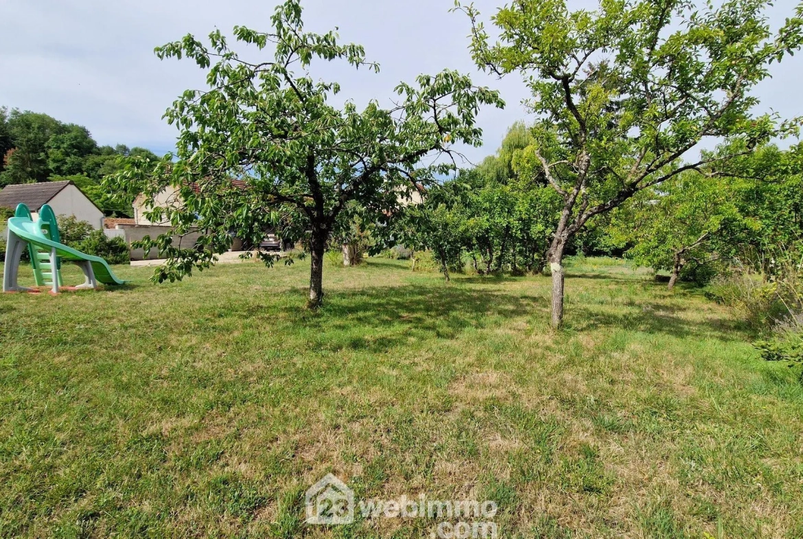 Charmante maison en pierre de 140 m² à Veslud, prête à emménager 