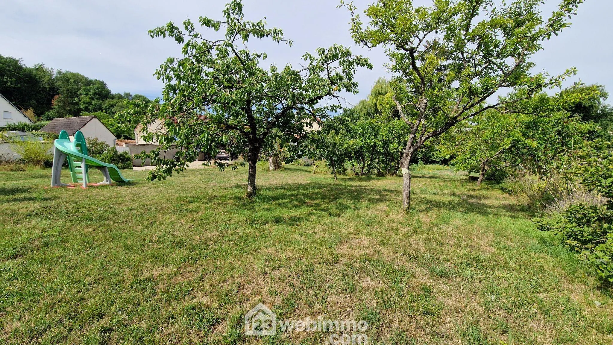 Charmante maison en pierre de 140 m² à Veslud, prête à emménager 