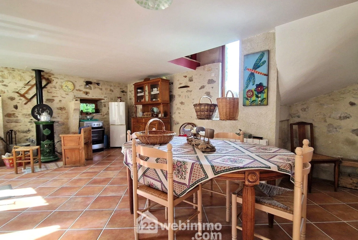 Charmante maison en pierre de 140 m² à Veslud, prête à emménager 