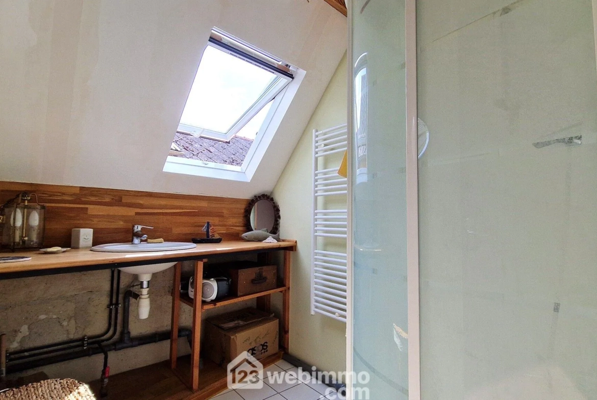 Charmante maison en pierre de 140 m² à Veslud, prête à emménager 