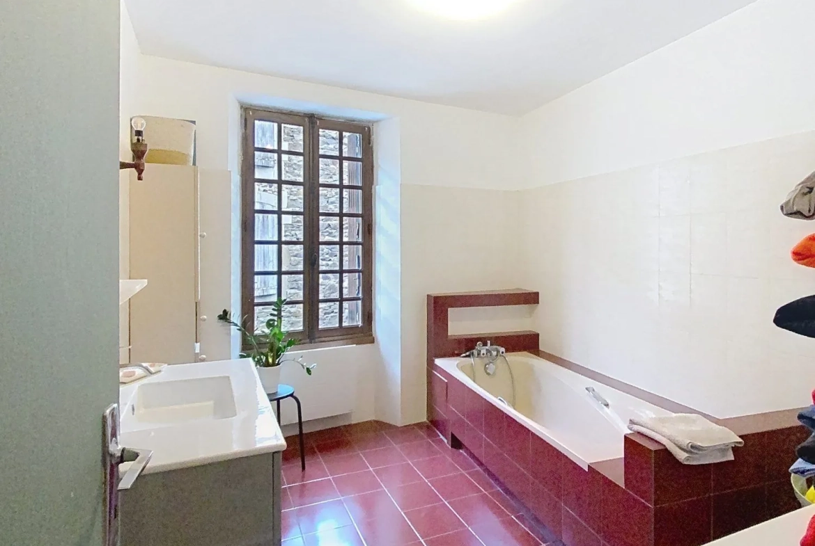 Maison de ville à vendre à Laguèpie - 100 m² avec terrasse et 3 chambres 