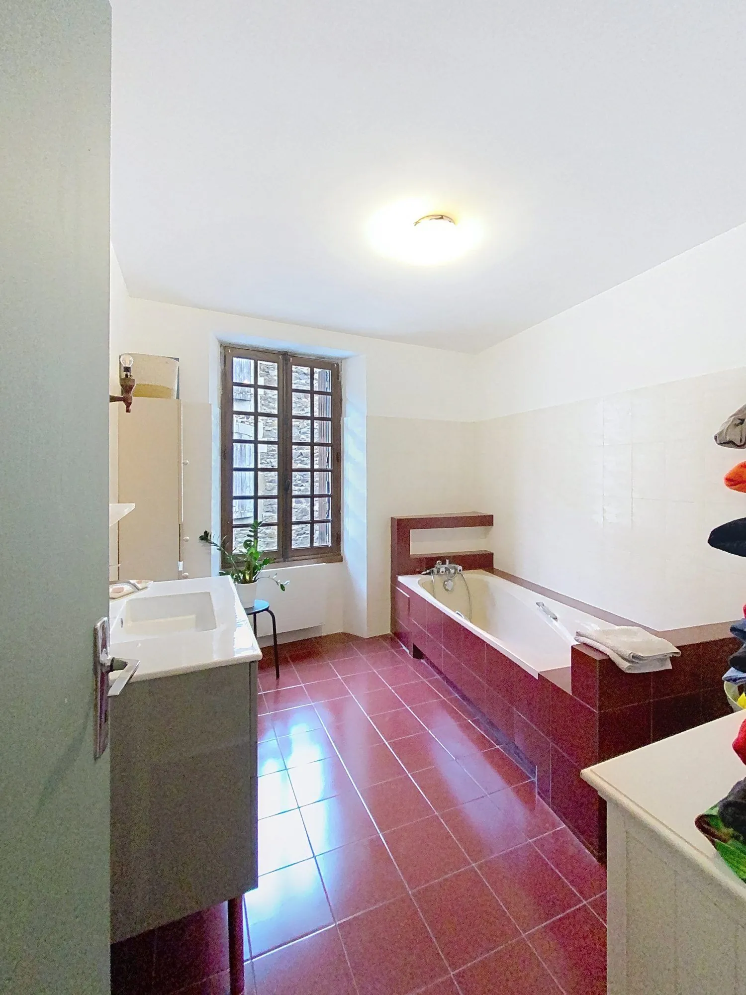 Maison de ville à vendre à Laguèpie - 100 m² avec terrasse et 3 chambres 