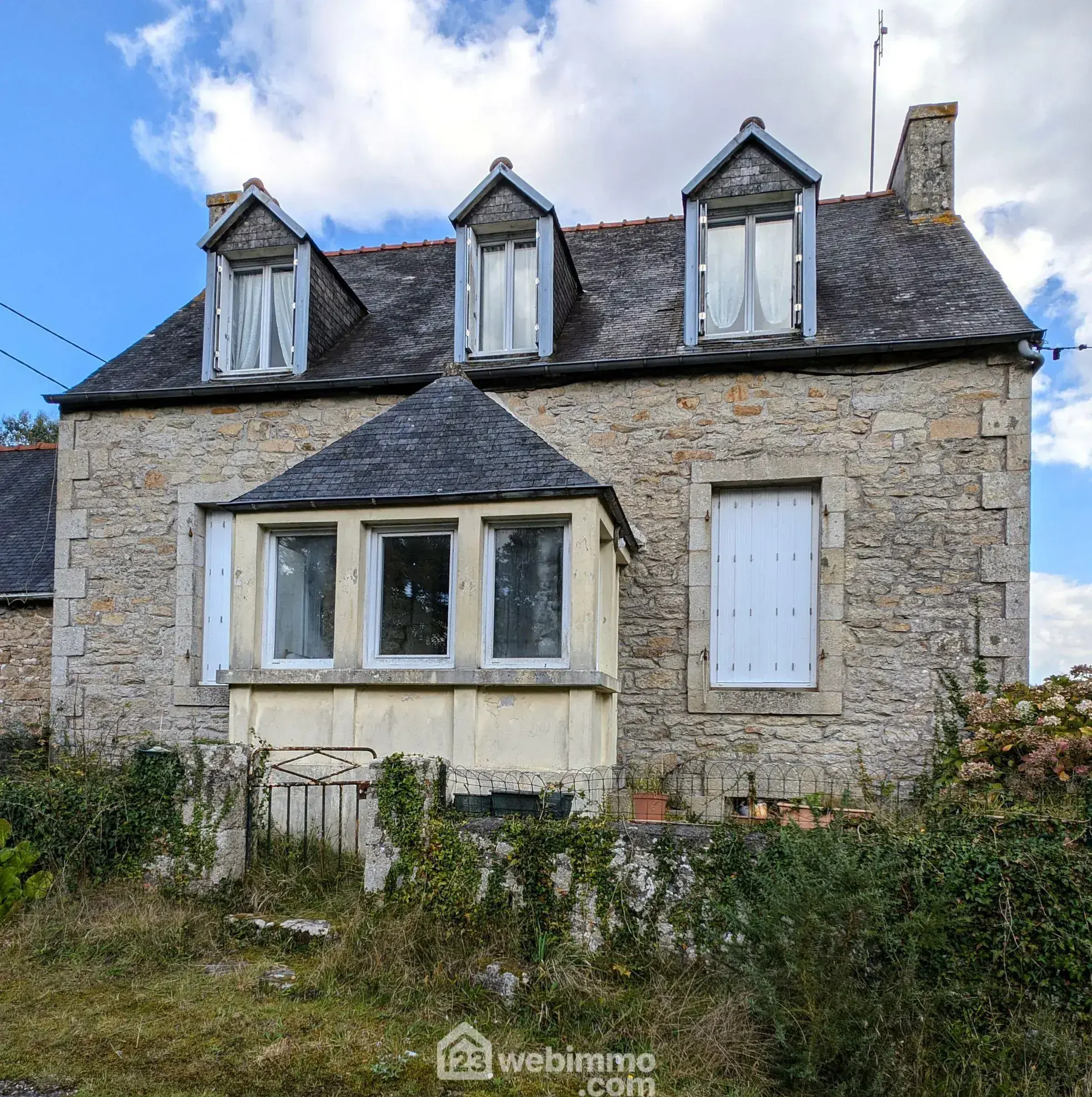 Ensemble de 2 maisons à Guerlesquin – Grand potentiel immobilier 