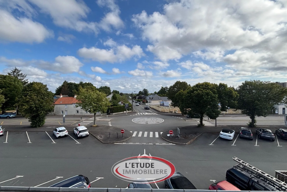 Appartement T2 rénové à Sautron, dernier étage, parking, disponible en 2025 