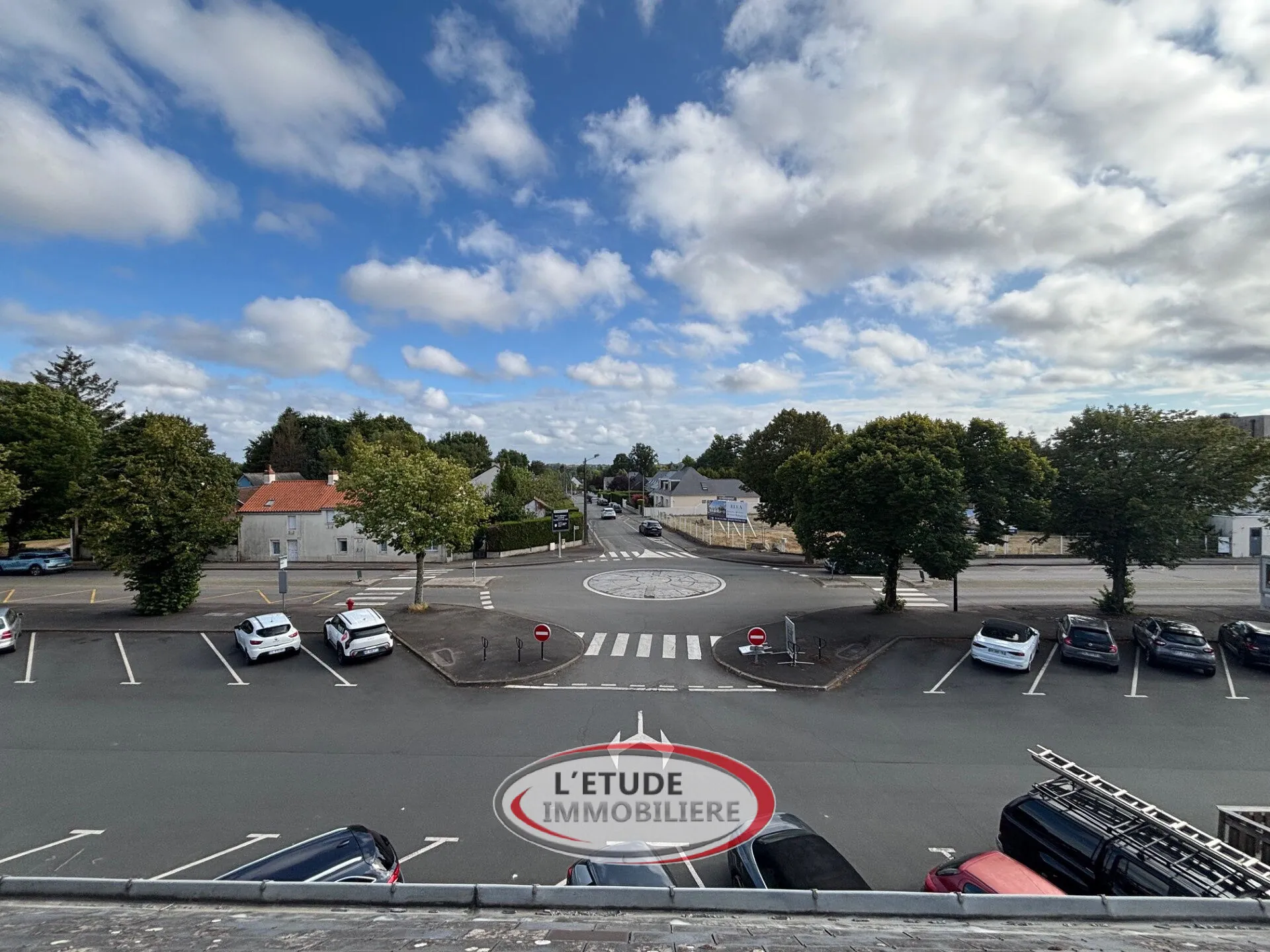 Appartement T2 rénové à Sautron, dernier étage, parking, disponible en 2025 
