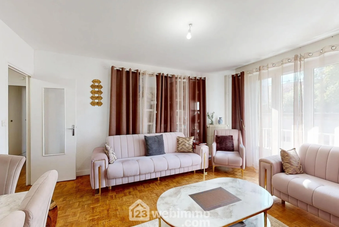 Appartement 4 pièces à vendre à Compiègne dans résidence calme avec parking 