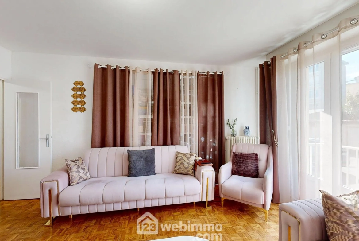 Appartement 4 pièces à vendre à Compiègne dans résidence calme avec parking 
