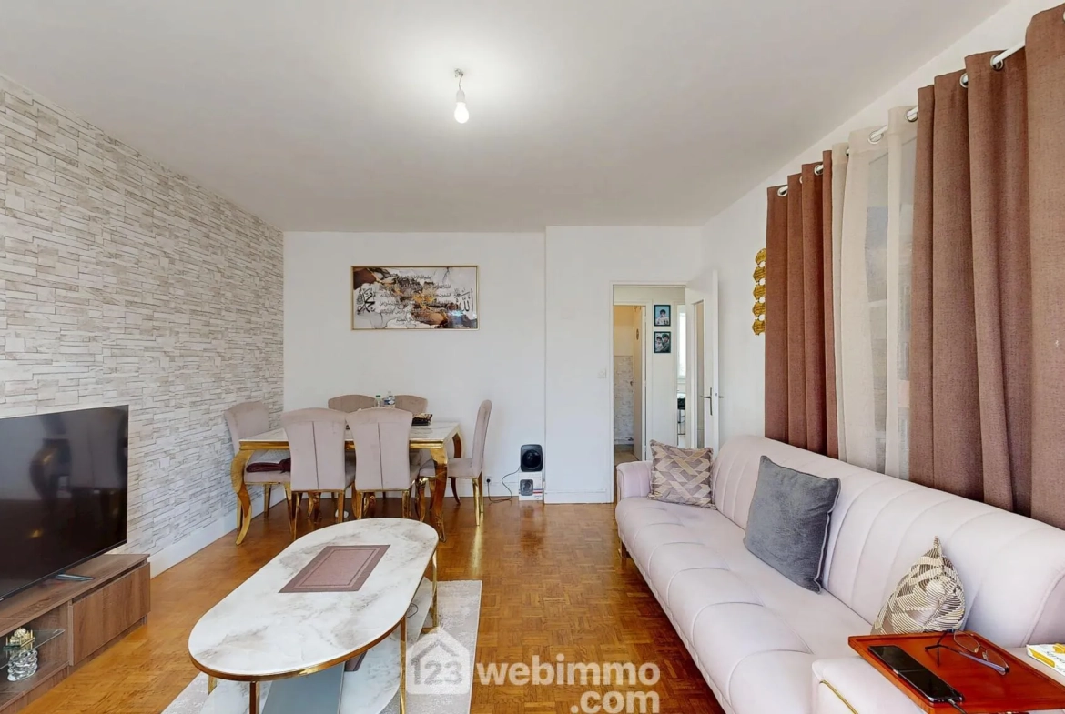Appartement 4 pièces à vendre à Compiègne dans résidence calme avec parking 