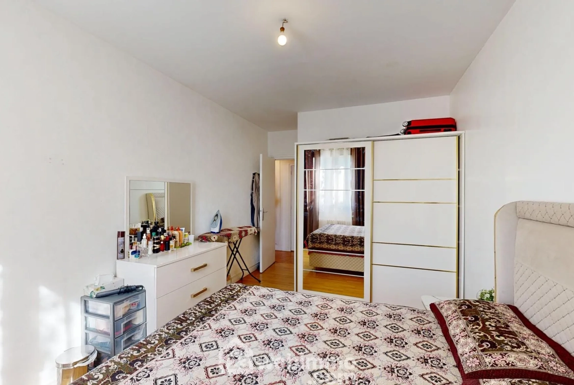 Appartement 4 pièces à vendre à Compiègne dans résidence calme avec parking 