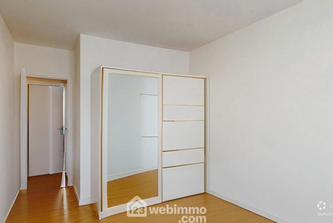 Appartement 4 pièces à vendre à Compiègne dans résidence calme avec parking 