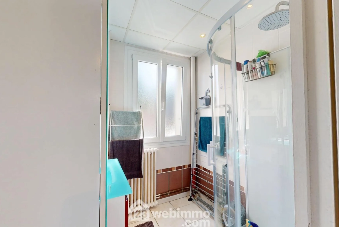 Appartement 4 pièces à vendre à Compiègne dans résidence calme avec parking 