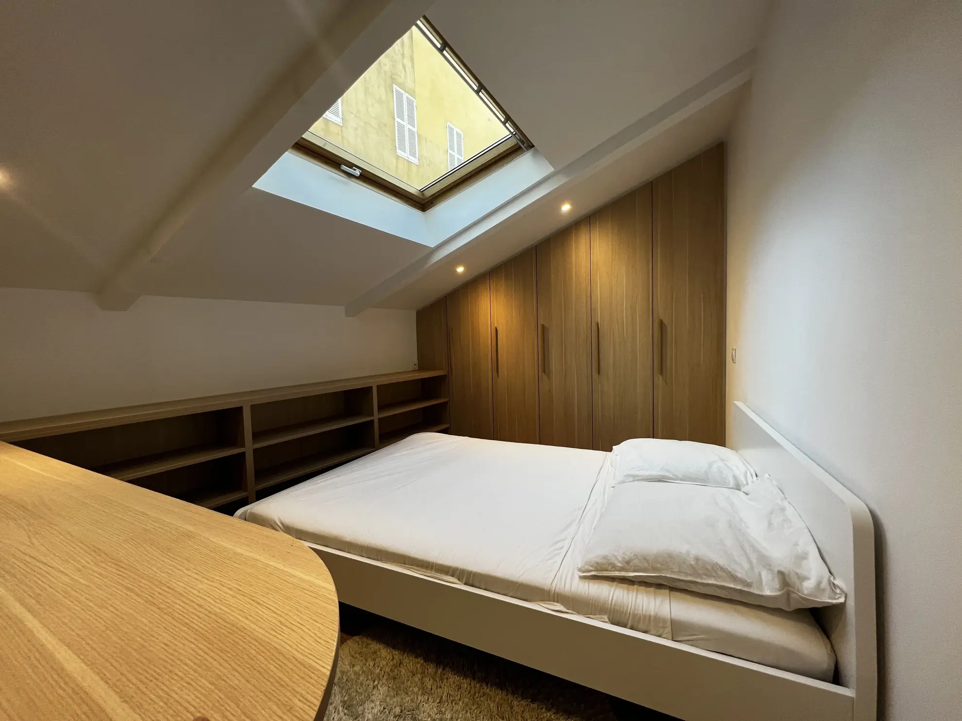 Charmant loft de 30m² en rez-de-chaussée à Marseille 6e avec parking et mezzanine 