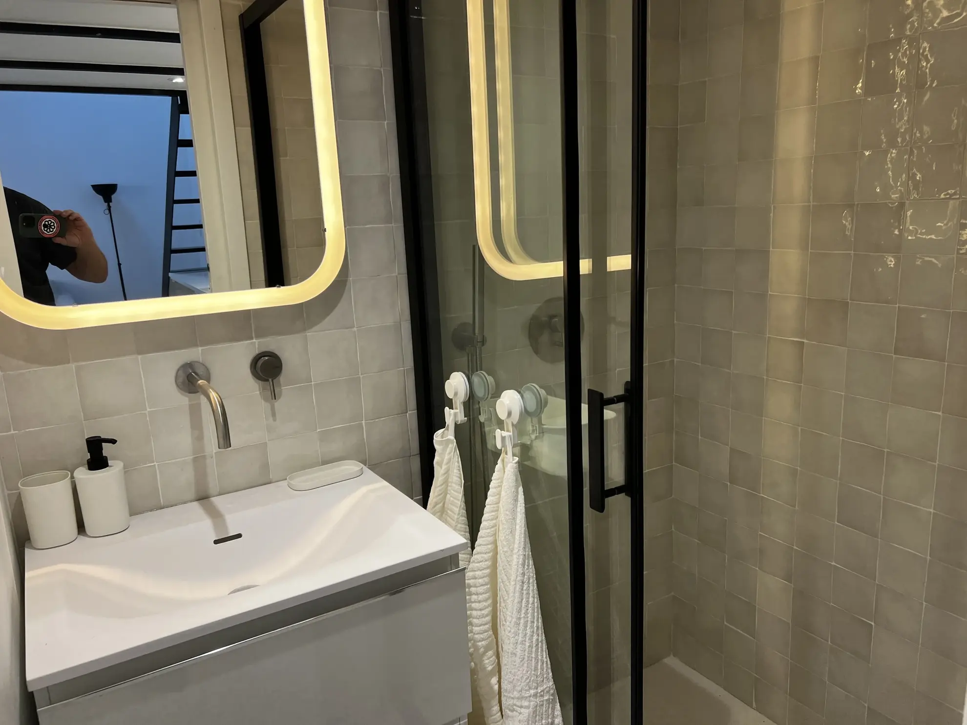 Charmant loft de 30m² en rez-de-chaussée à Marseille 6e avec parking et mezzanine 