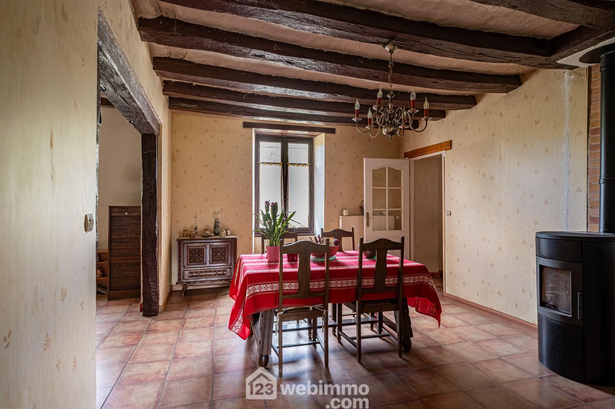 Maison atypique rénovée en 2023 à Chalonnes-sur-Loire avec grand terrain 