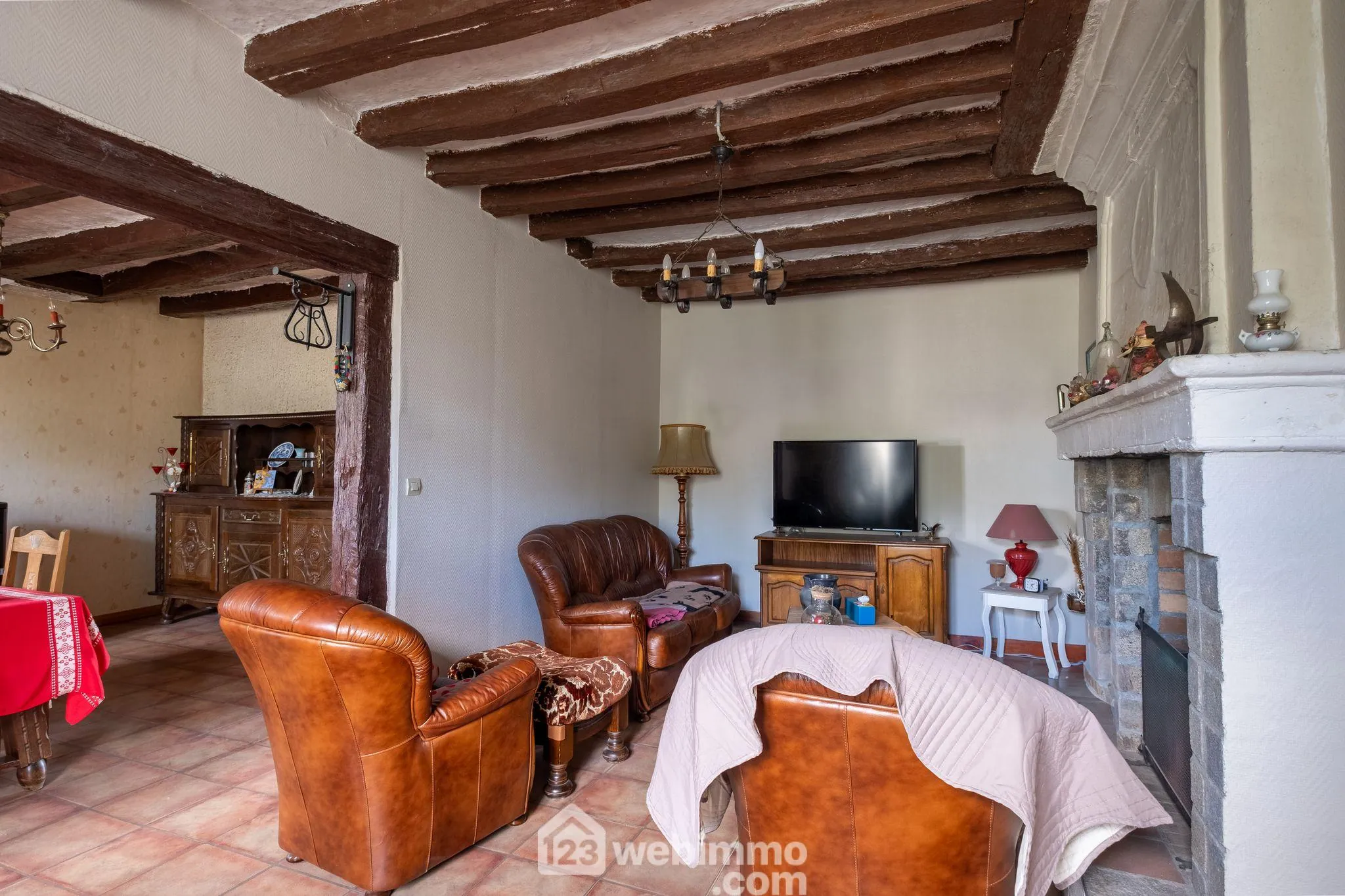 Maison atypique rénovée en 2023 à Chalonnes-sur-Loire avec grand terrain 