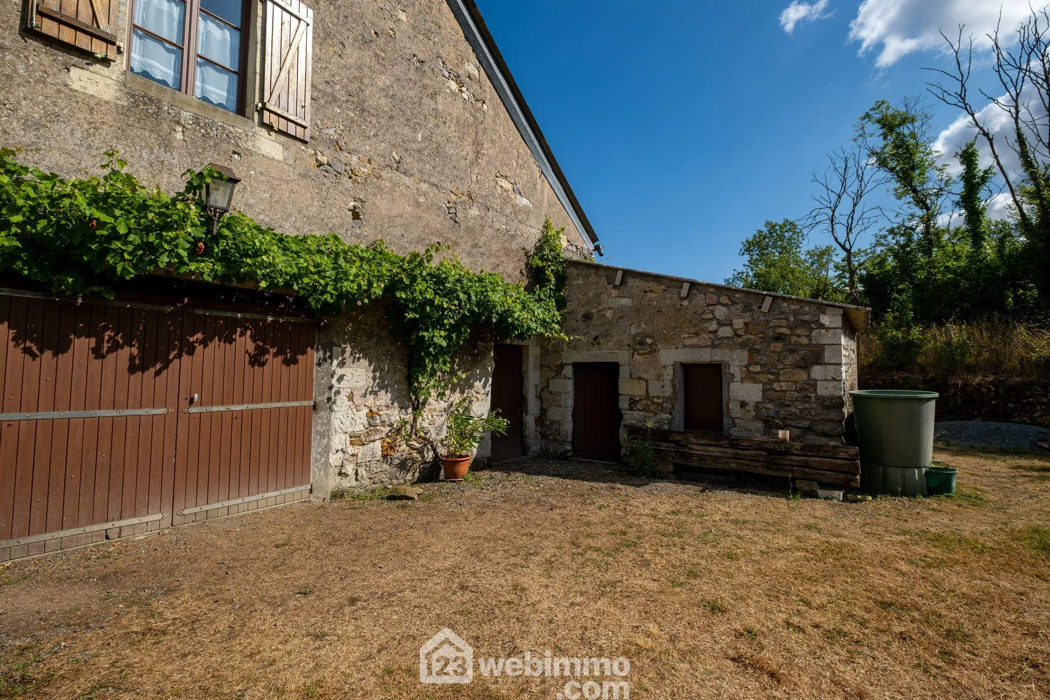 Maison atypique rénovée en 2023 à Chalonnes-sur-Loire avec grand terrain 