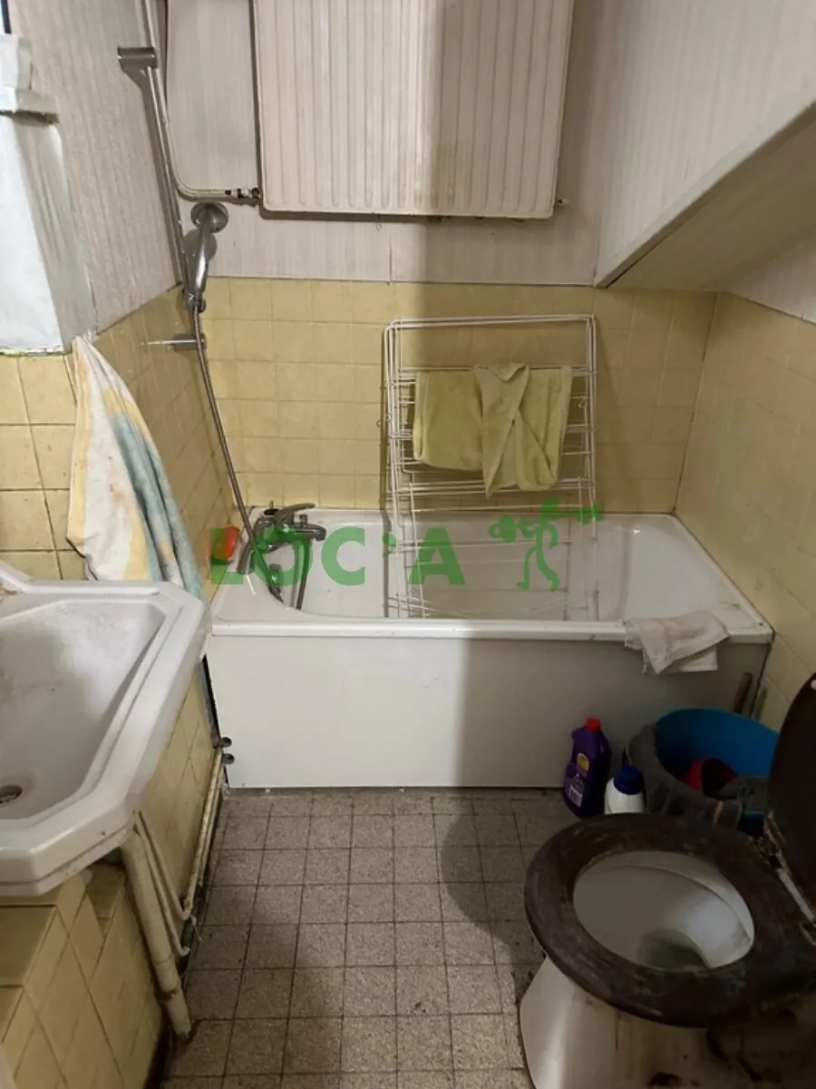 Maison mitoyenne de 75 m² à Genlis à rénover avec jardin 