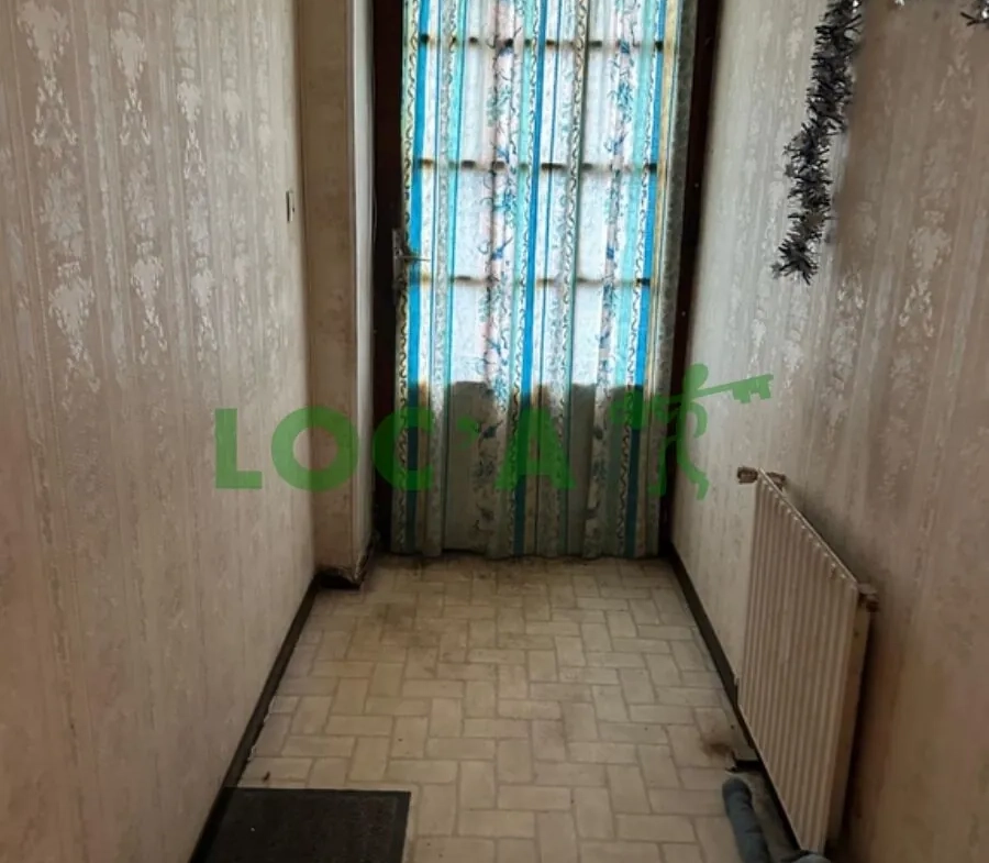 Maison mitoyenne de 75 m² à Genlis à rénover avec jardin 