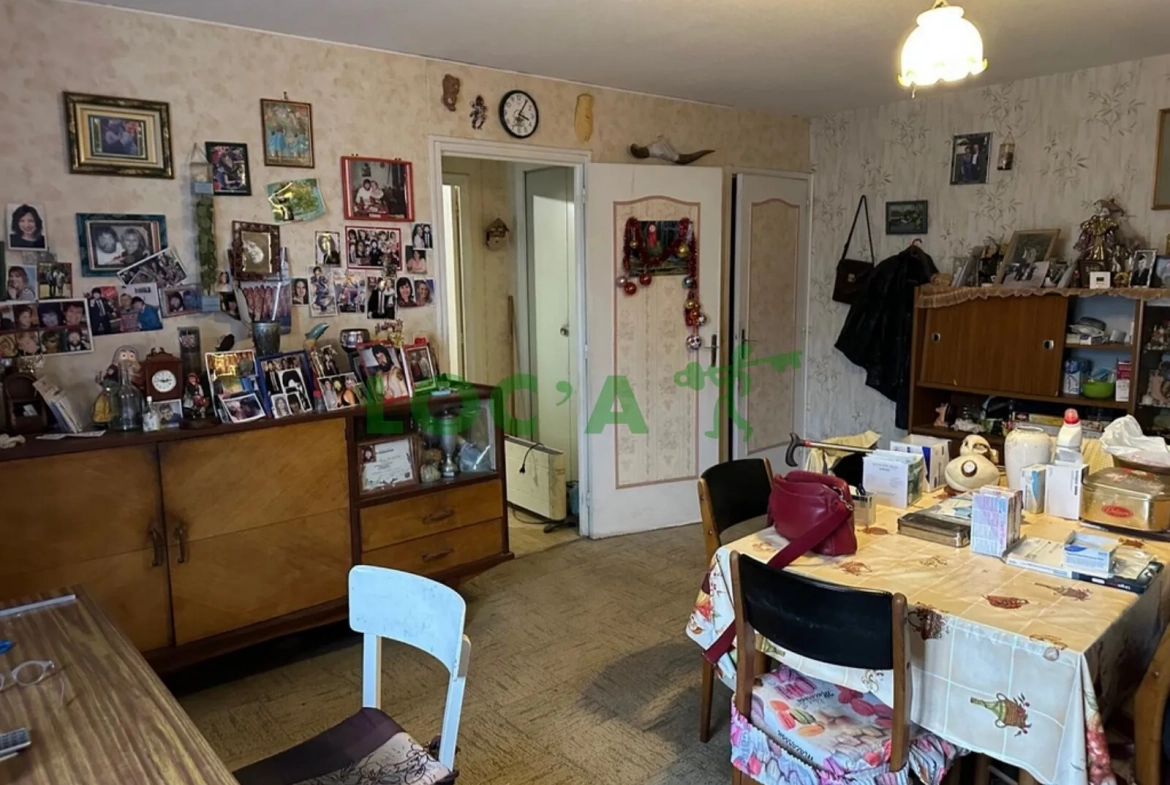 Maison mitoyenne de 75 m² à Genlis à rénover avec jardin 