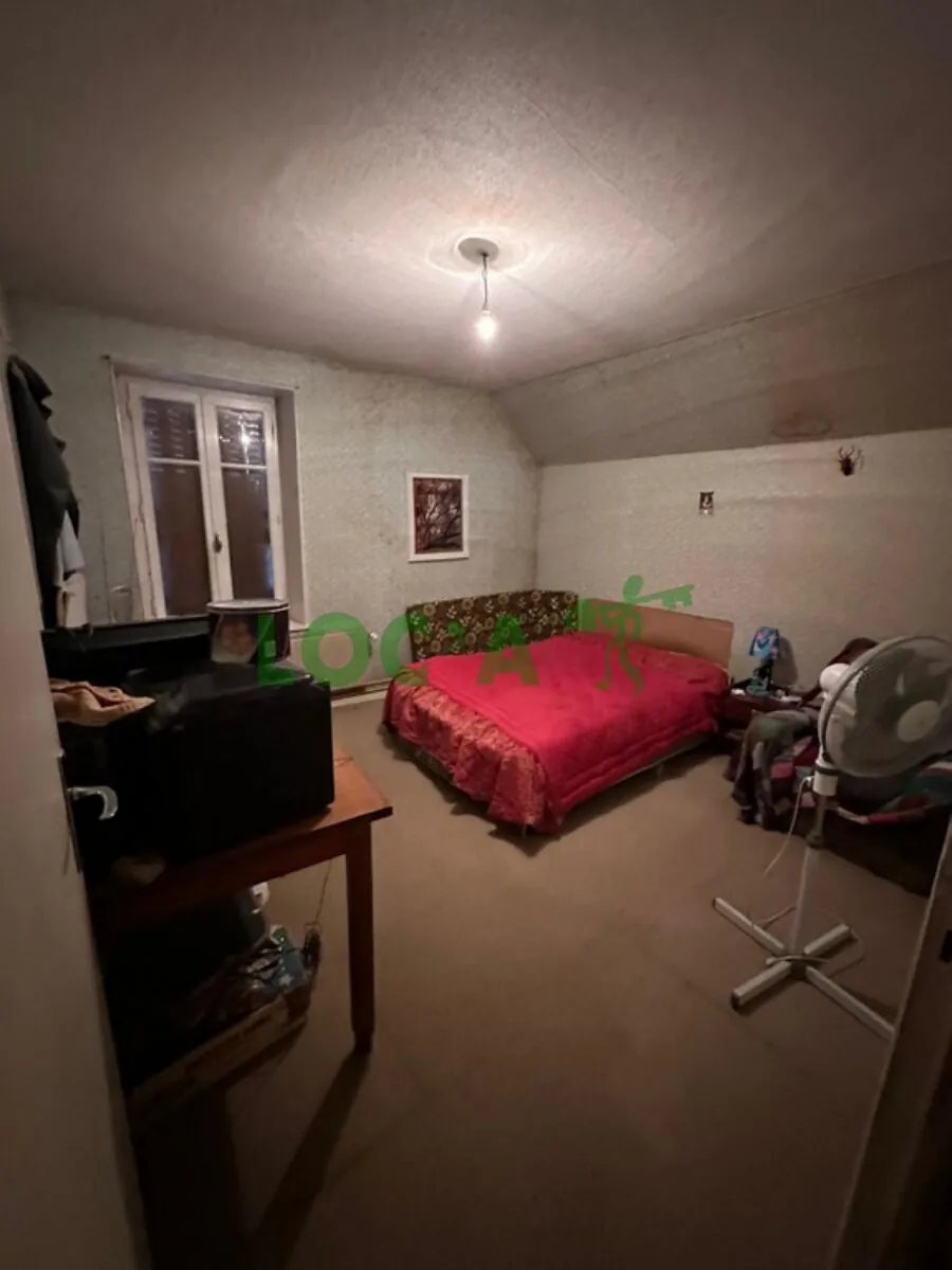 Maison mitoyenne de 75 m² à Genlis à rénover avec jardin 