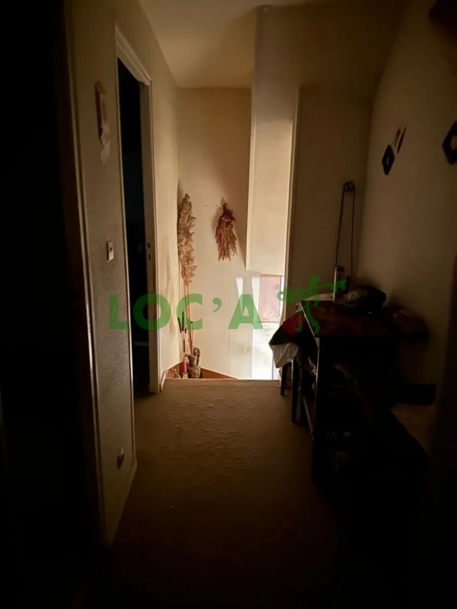 Maison mitoyenne de 75 m² à Genlis à rénover avec jardin 