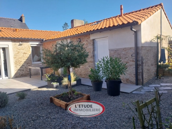 Belle maison rénovée à Sainte-Pazanne avec terrasse et stationnement privé